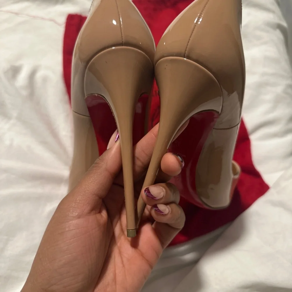 So Kate Patent Pointed-Toe Red Sole Pump - Nude - Size 39 - Picture 4 of 4
